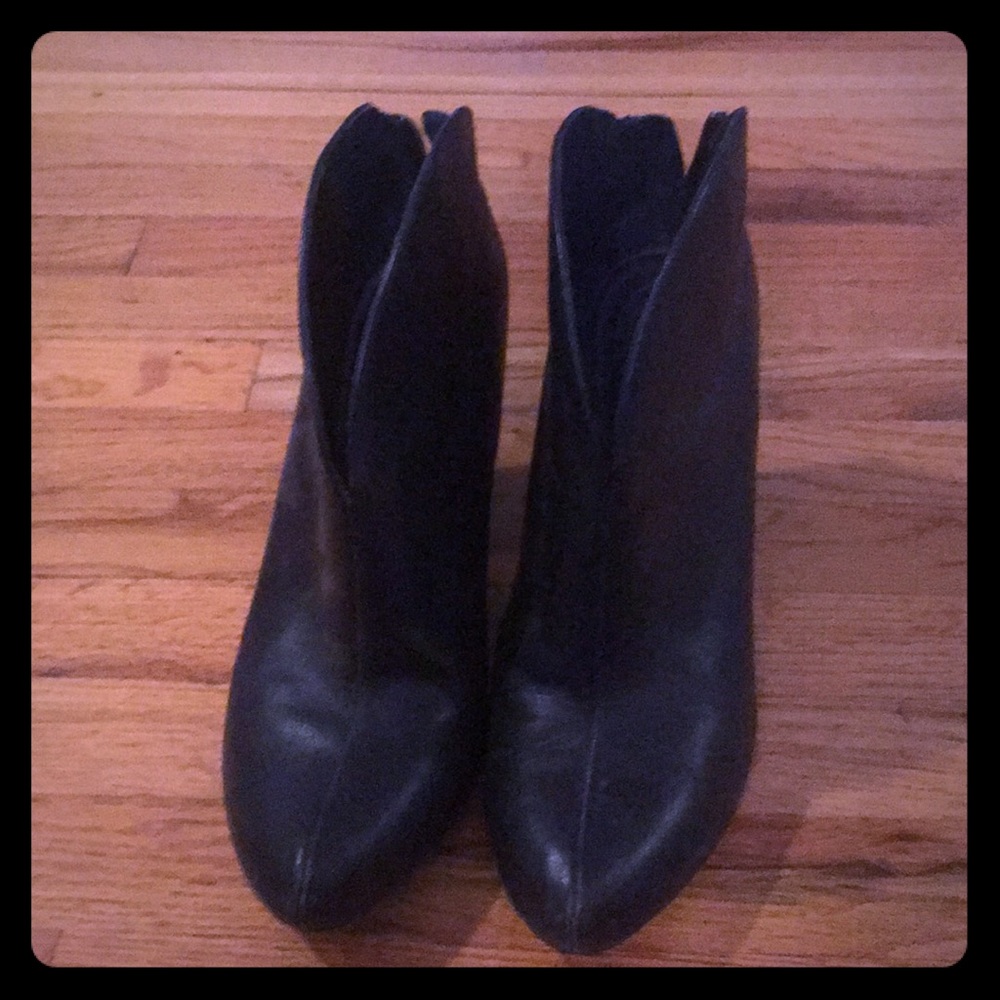 Born black booties